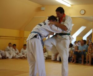 Foto: Zweikampf der Erwachsenen (grüne und blaue Gürtel)